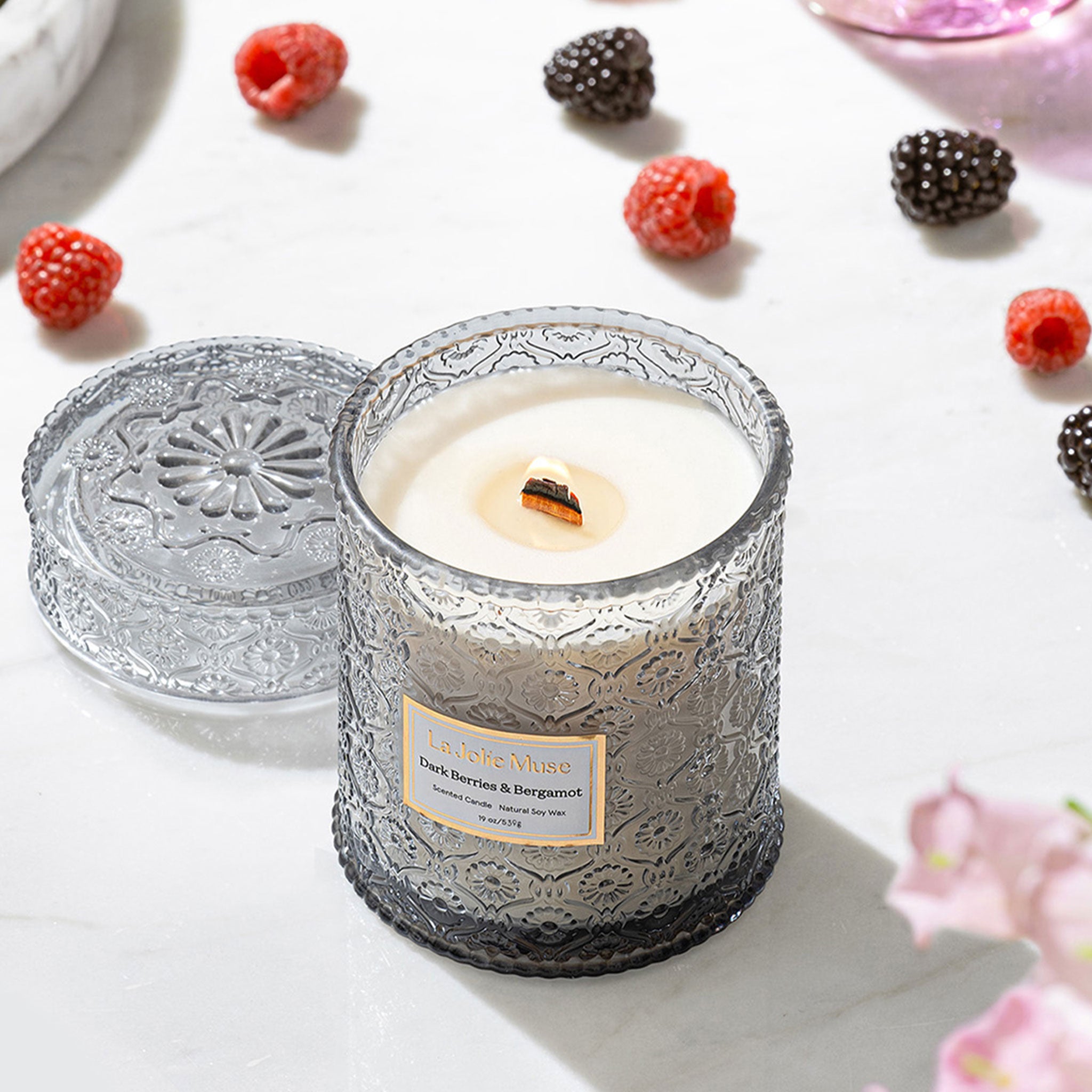 Maelyn - Dark Berries & Bergamot 19oz Candle Candles Maelyn_DarkBerriesBergamot_PDP_19oz_3_cd5c7be1-3f24-4ddc-9cbf-091d46287e95 La Jolie Muse