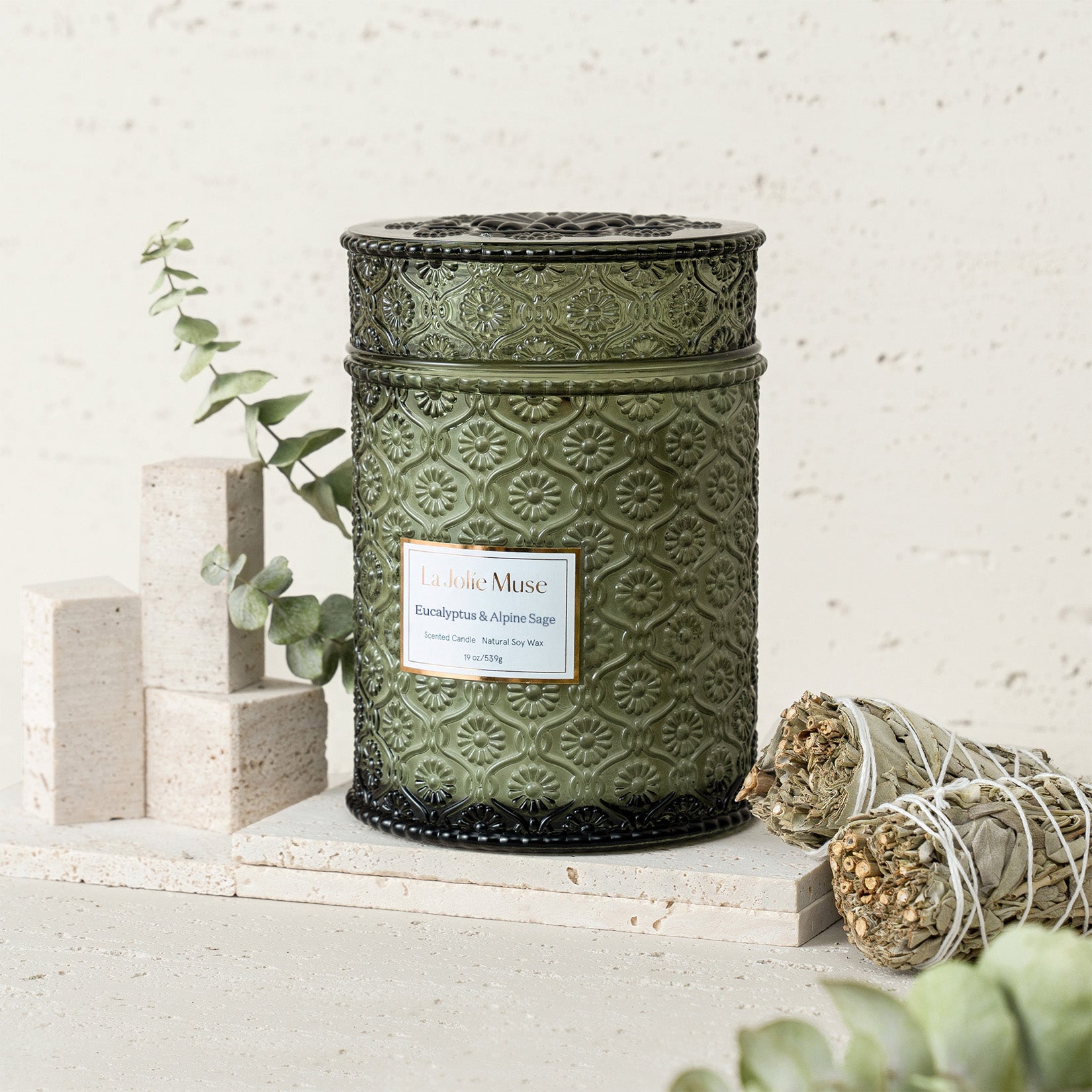 Maelyn - Eucalyptus & Alpine Sage 19oz Candle Candles Maelyn_EucalyptusAlpineSage_PDP_19oz_3 La Jolie Muse