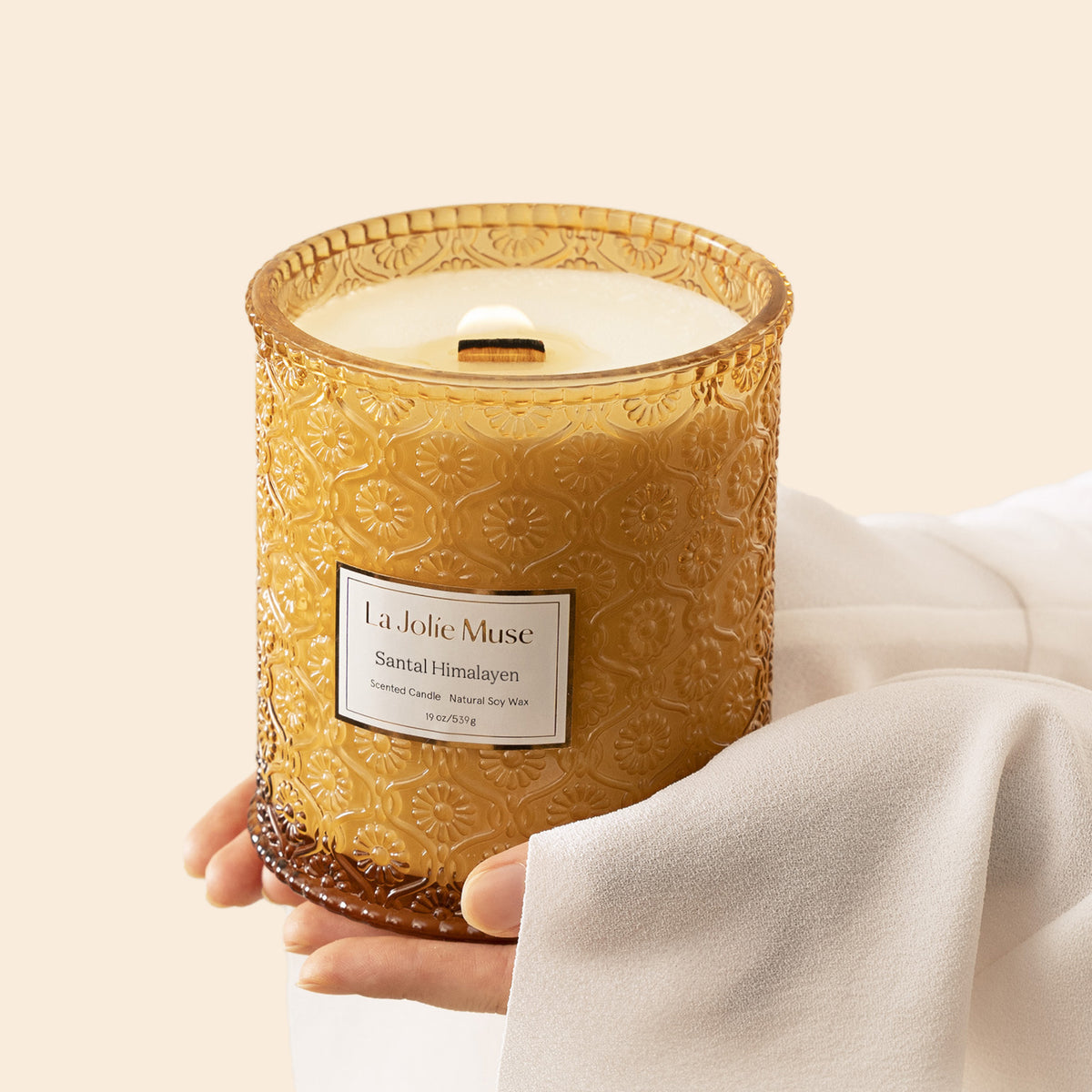 Maelyn - Santal Himalayen 19oz Candle Candles 2_9a9af873-1aa3-4917-8553-b4e2980ab01a La Jolie Muse