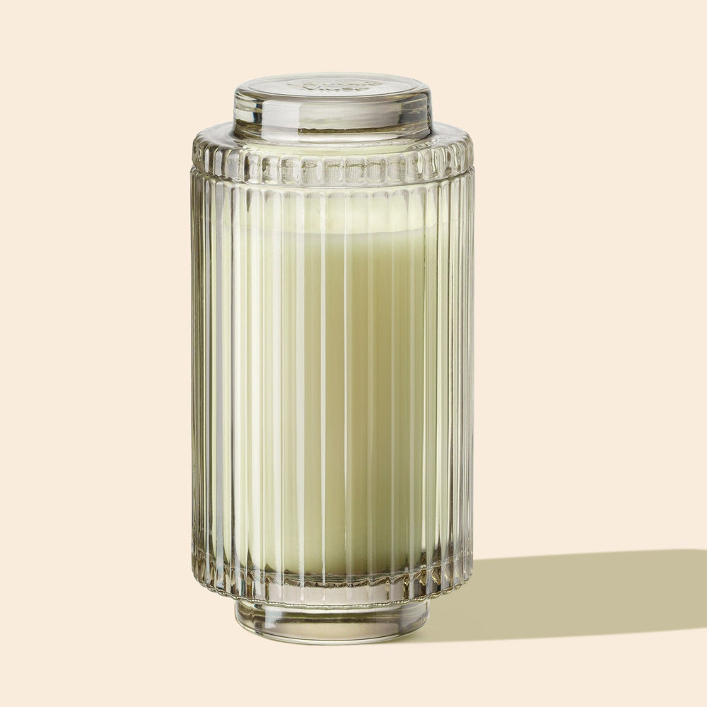 Product Shot of Amélie - Kyoto Vine & Moss 19oz candle in the middle