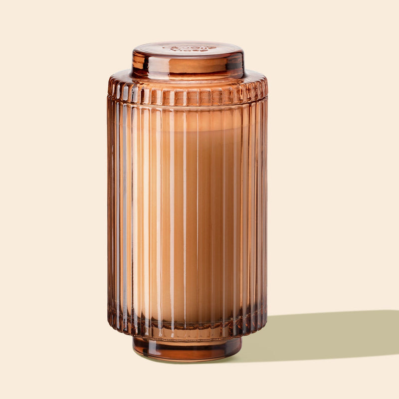 Product Shot of Amélie - Sylvan Figue 19oz candle in the middle