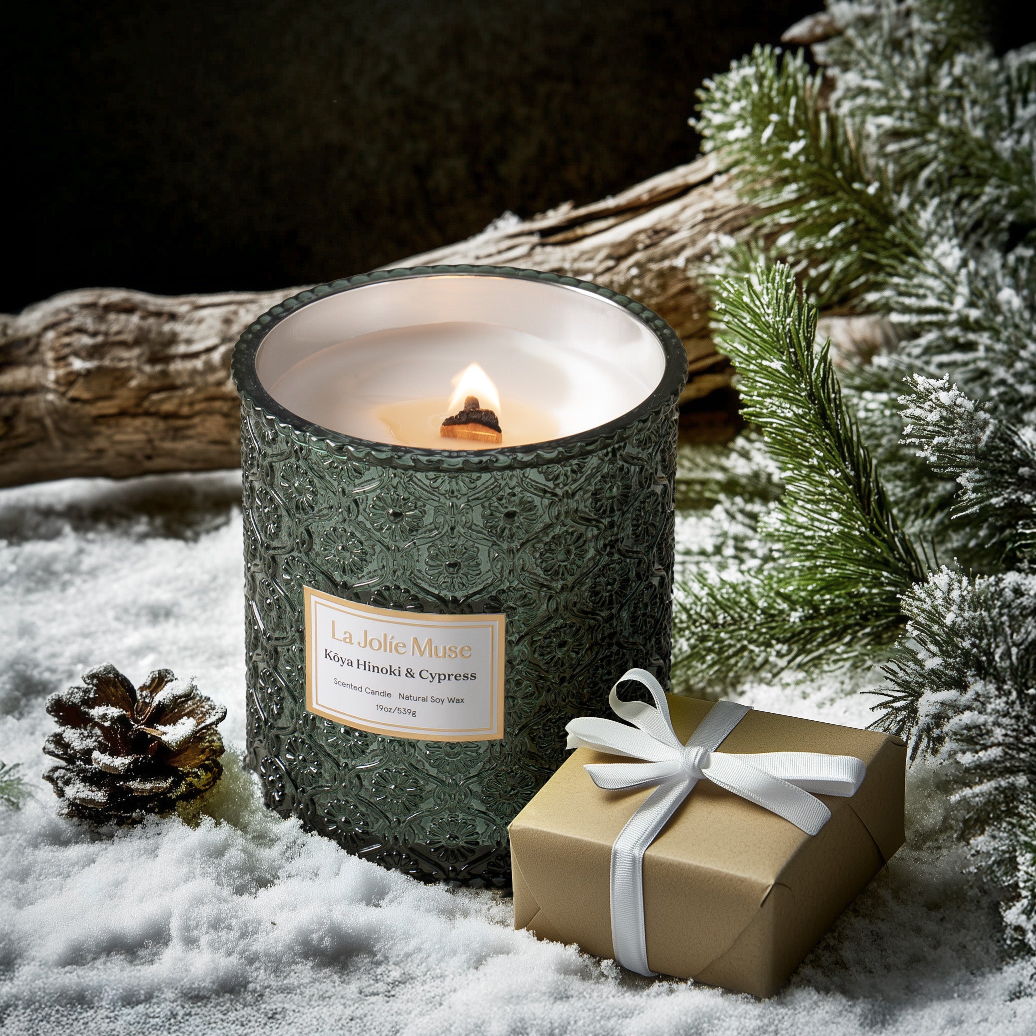 Maelyn - Kōya Hinoki & Cypress 19oz Candle Candles Maelyn_KoyaHinokiCypress_PDP_19oz_3.1_Holiday La Jolie Muse