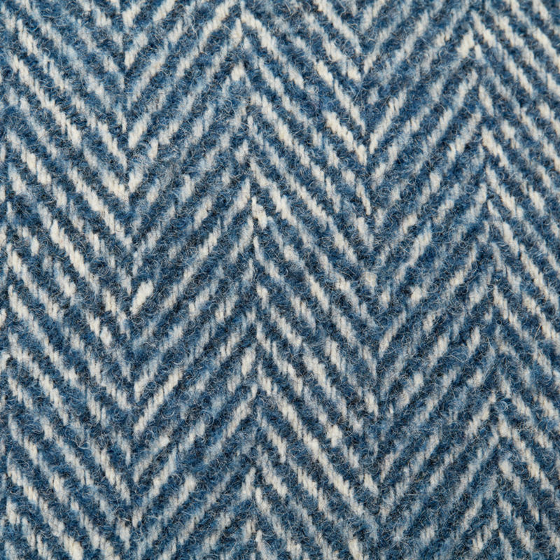 The close-up of the woven side, showing its blue and white woven pattern which is made of polyester and wool.
