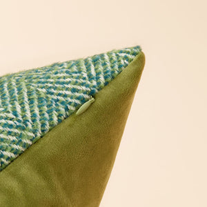 The detailed design of the edge of the pillow shows the detail of the fine weave and the matching color zipper cover.