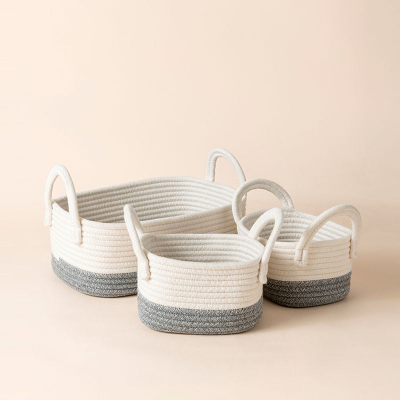 The set of two-tone baskets are placed in a staggered way. All baskets are made of pure cotton ropes.