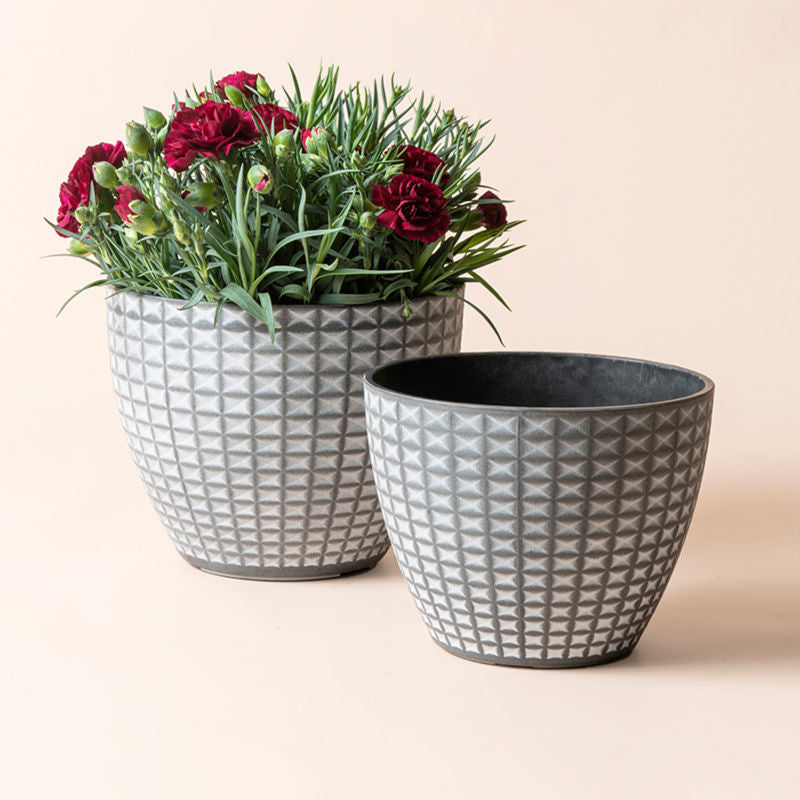 A set of two gray gradient pots with cube patterns, made from recyclable plastic and natural stone powders.