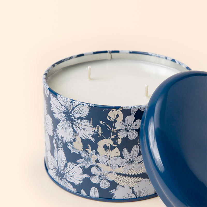A close up of Shore Breeze and Sage candle, showing its double cotton wicks.
