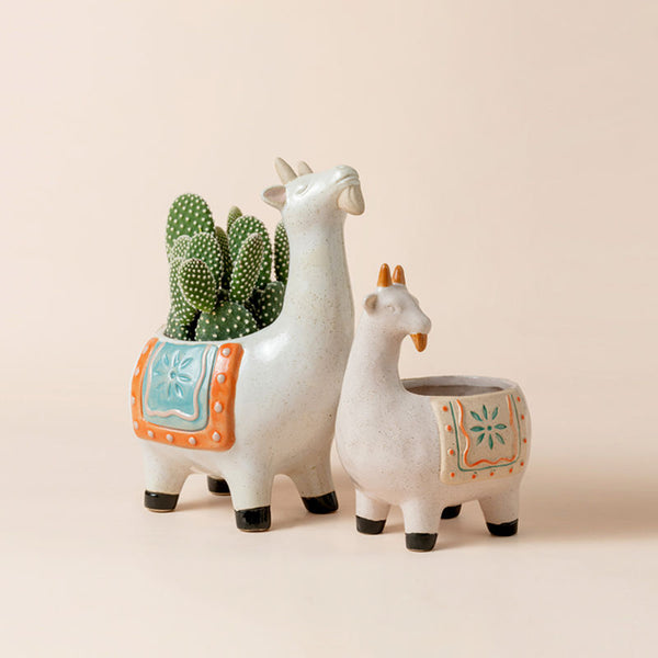 https://lajoliemuse.com/cdn/shop/products/White-Goat-Ceramic-Pots-Two_grande.jpg?v=1641372450